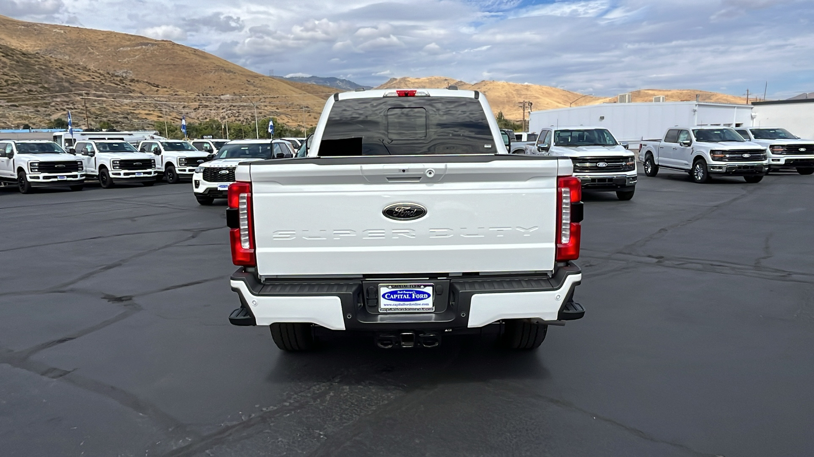 2024 Ford S-DTY F-350 SRW Lariat 4