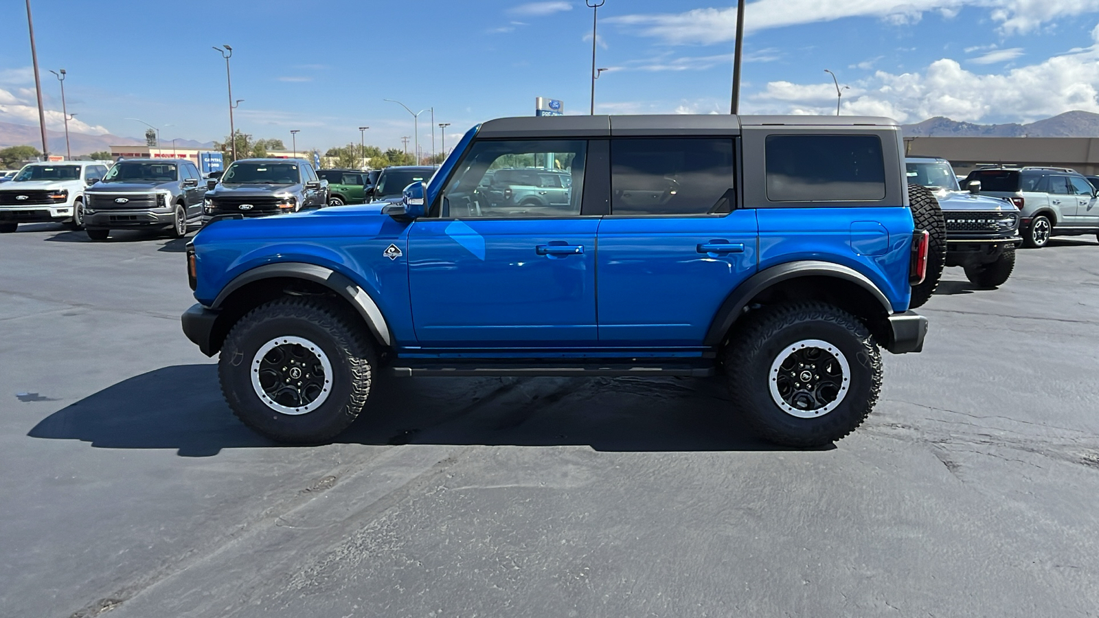 2024 Ford BRONCO Outer Banks 6