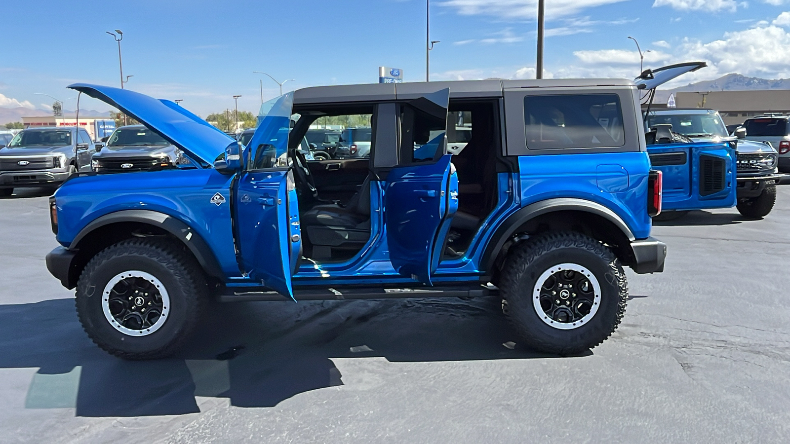 2024 Ford BRONCO Outer Banks 11