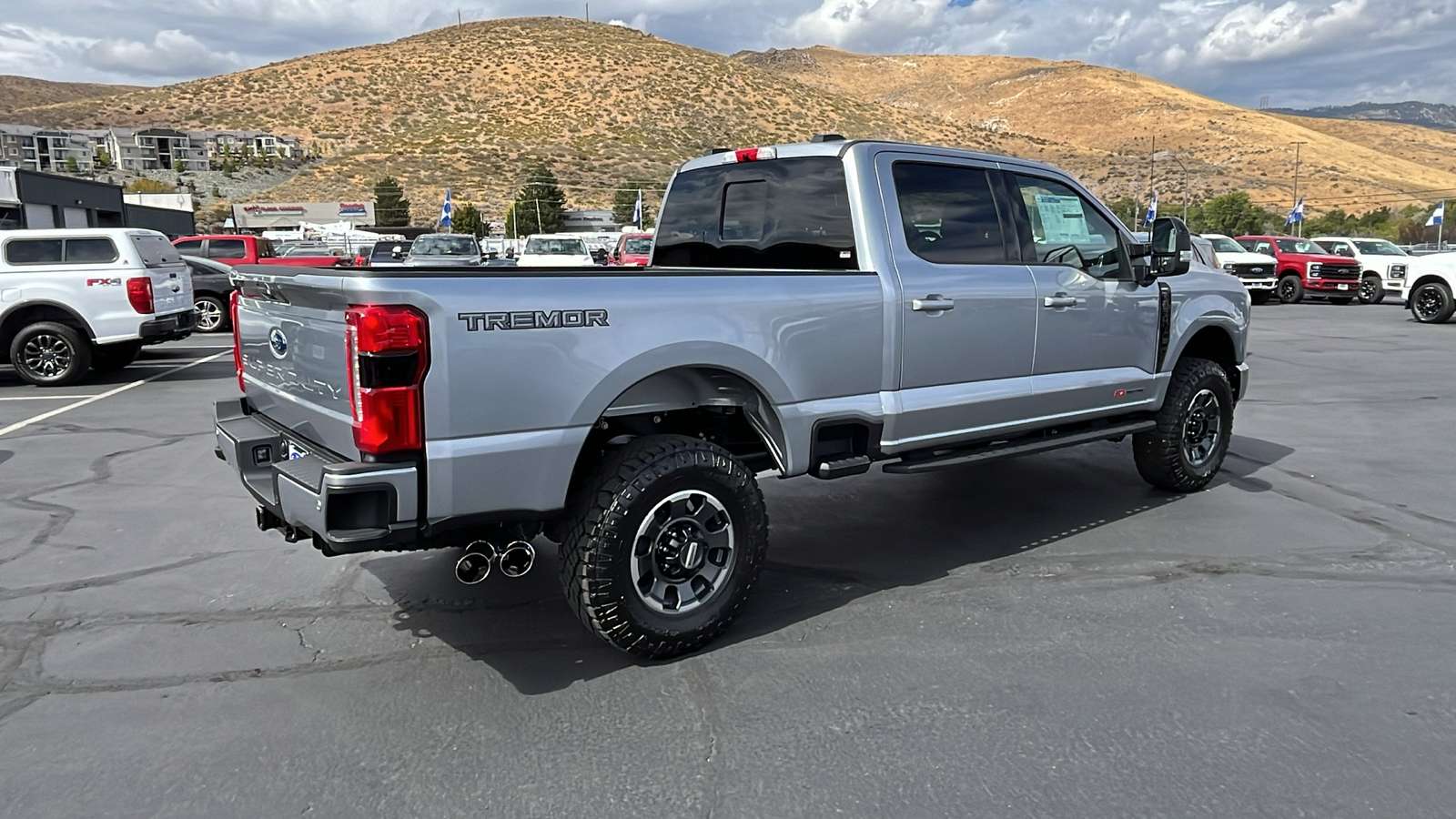 2024 Ford S-DTY F-350 SRW LARIAT 3