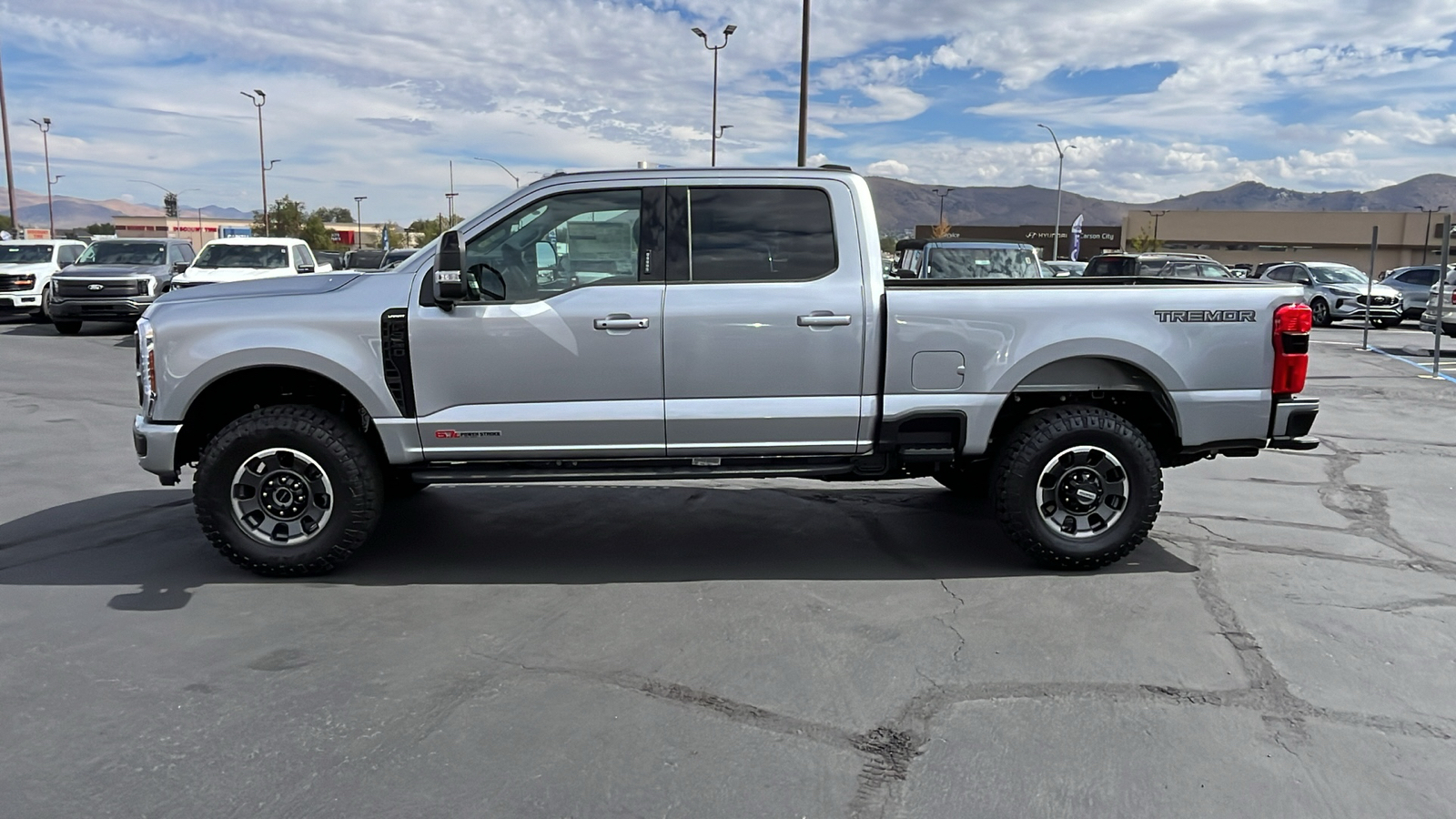 2024 Ford S-DTY F-350 SRW LARIAT 6