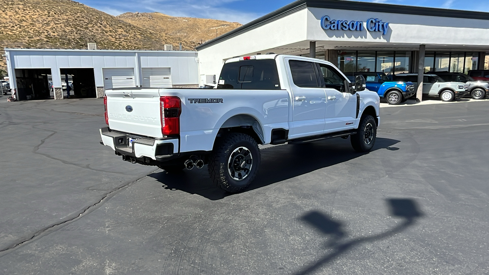 2024 Ford S-DTY F-350 SRW Lariat 3