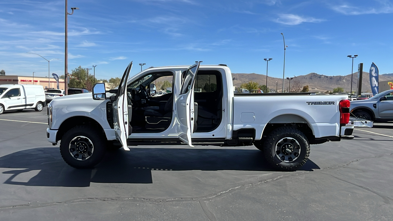 2024 Ford S-DTY F-350 SRW Lariat 11