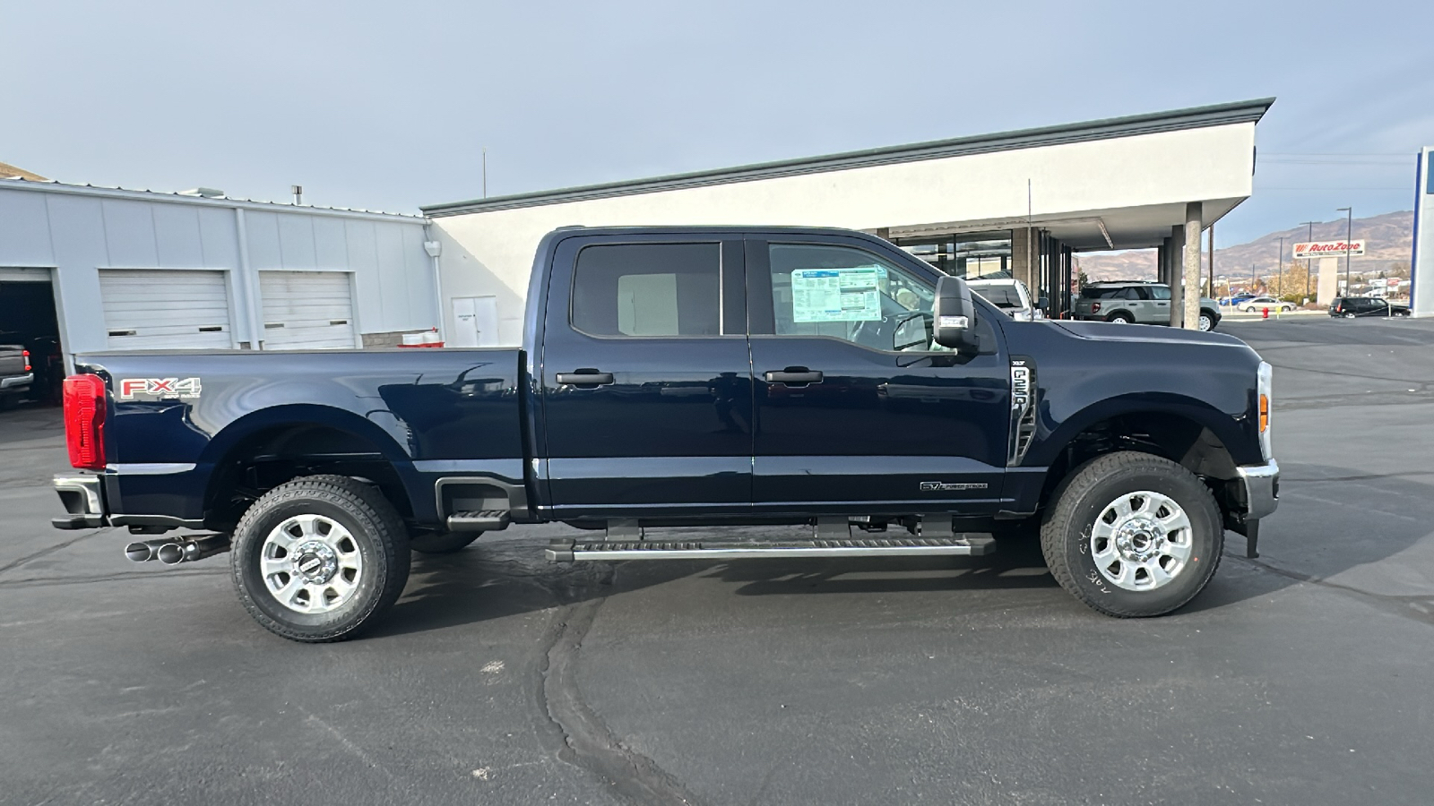 2024 Ford S-DTY F-250 XLT 2