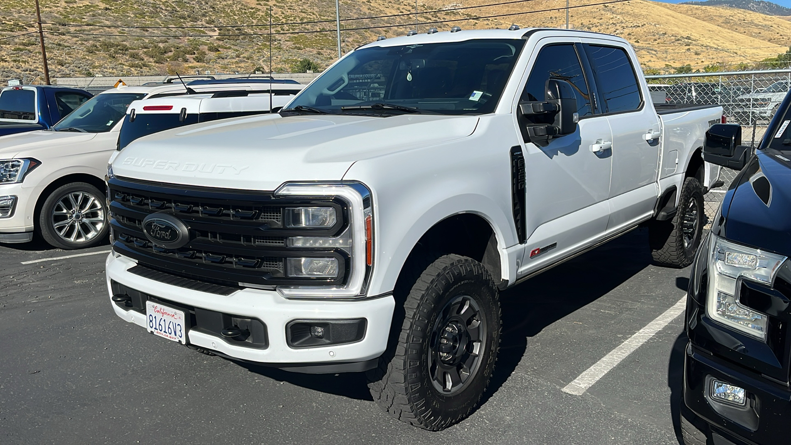 2023 Ford Super Duty F-350 SRW LARIAT 3