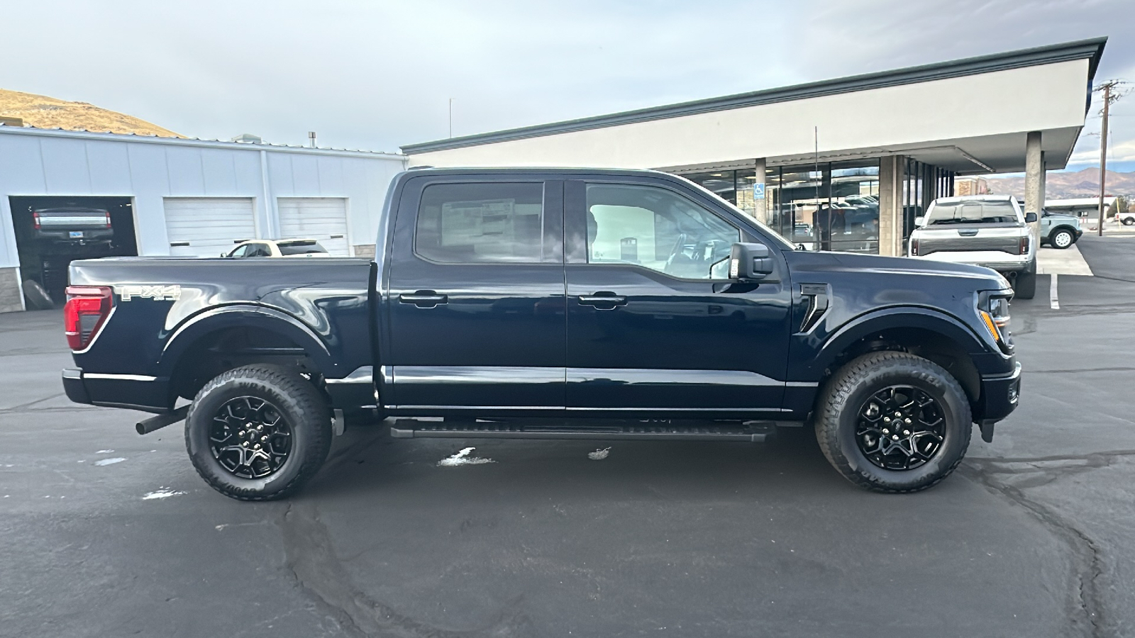 2024 Ford F-150 SERIES XLT 2