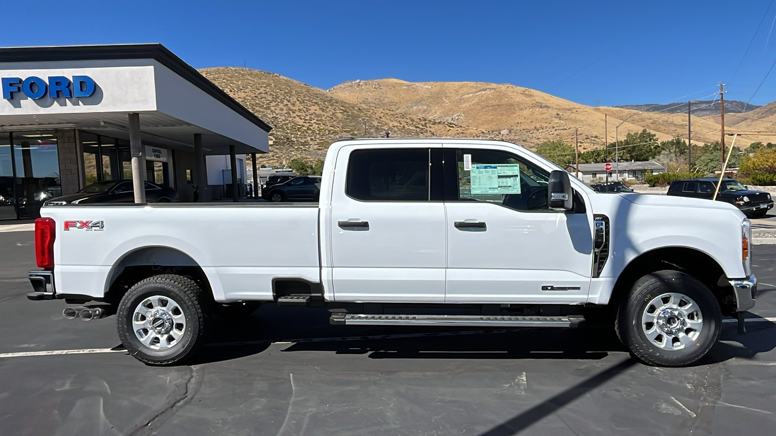 2024 Ford S-DTY F-250 XLT 2