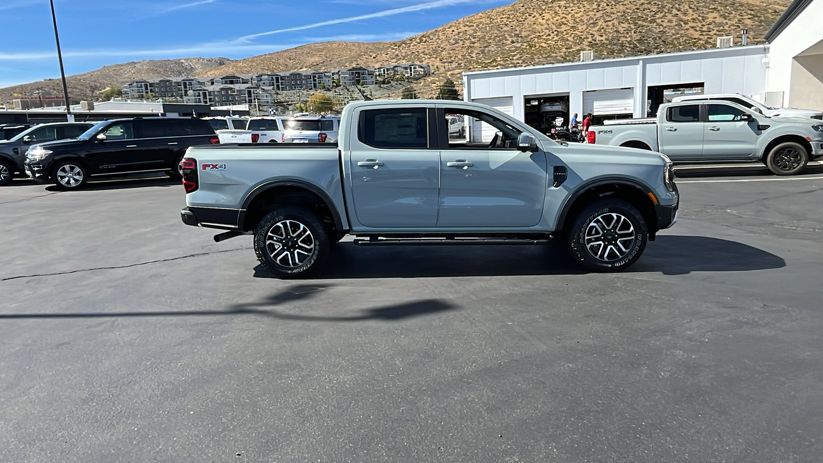 2024 Ford RANGER Lariat 2