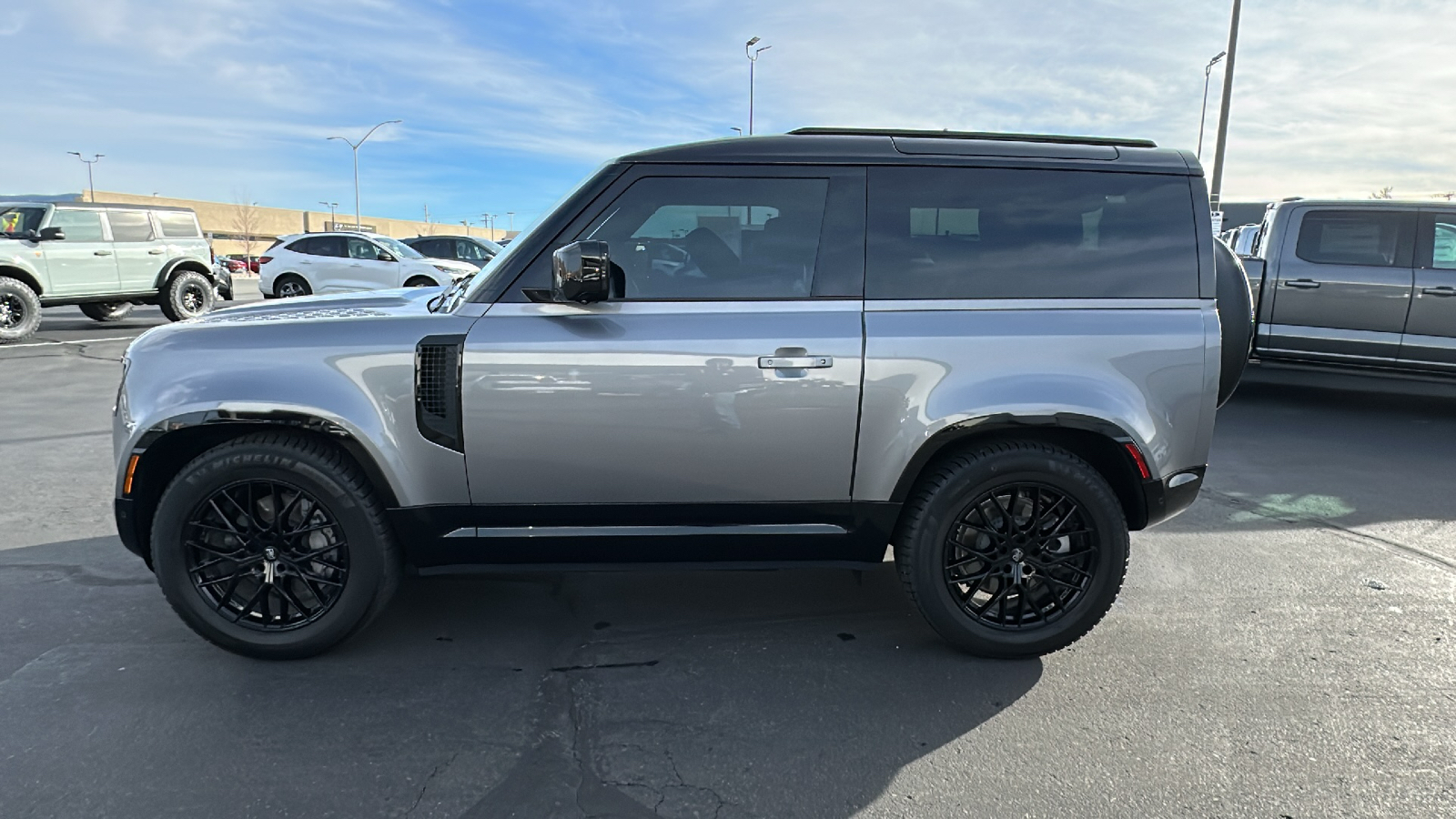 2024 Land Rover Defender X-Dynamic SE 6