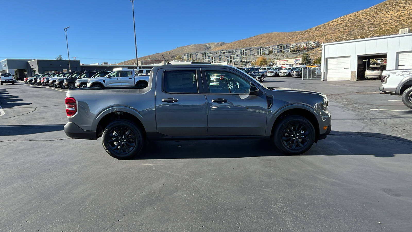 2024 Ford MAVERICK XLT 2