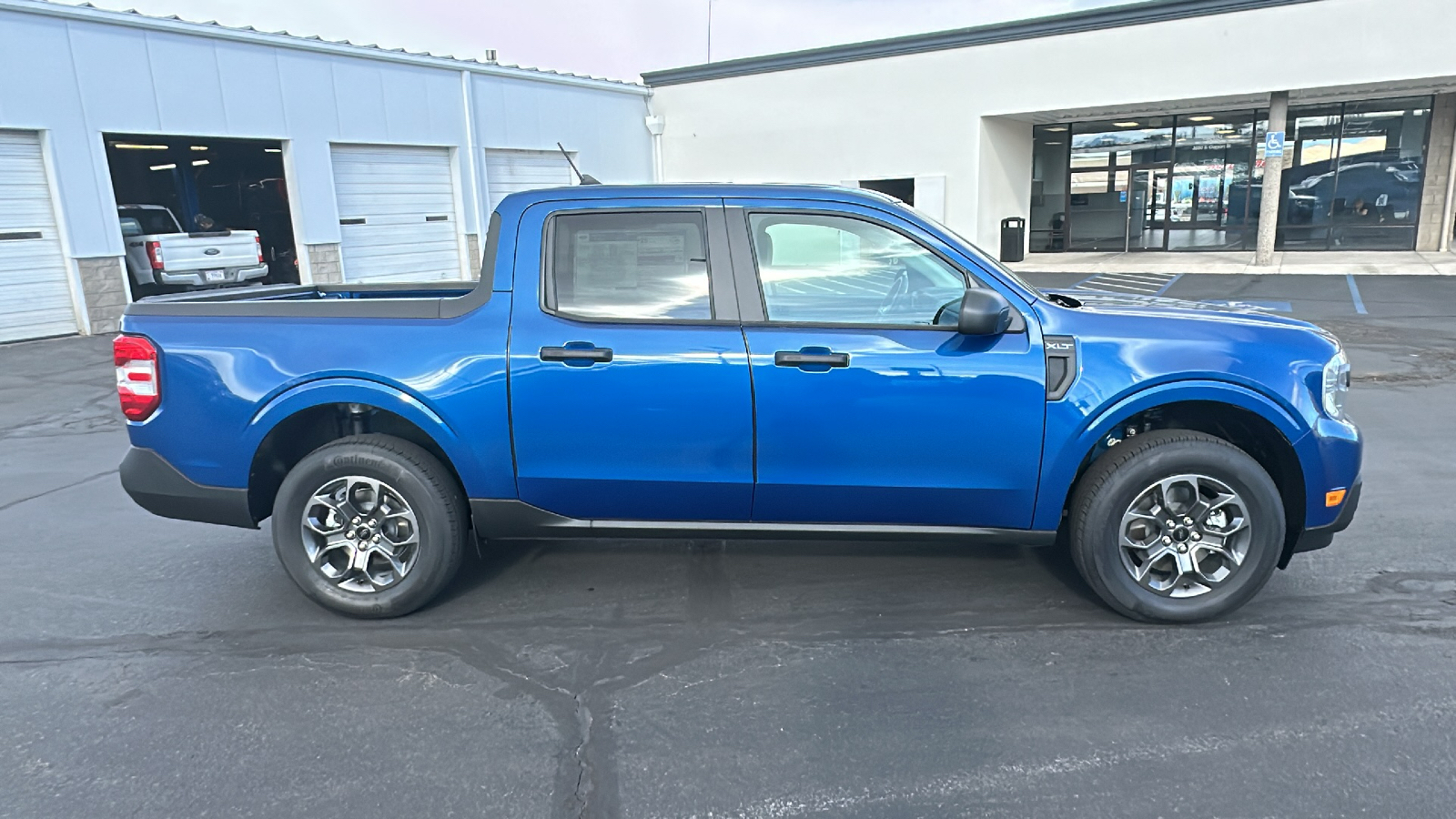 2024 Ford MAVERICK XLT 2