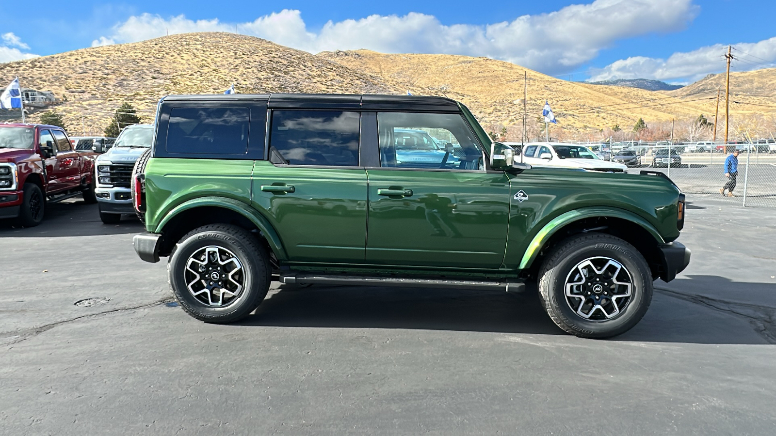 2024 Ford BRONCO Outer Banks 2