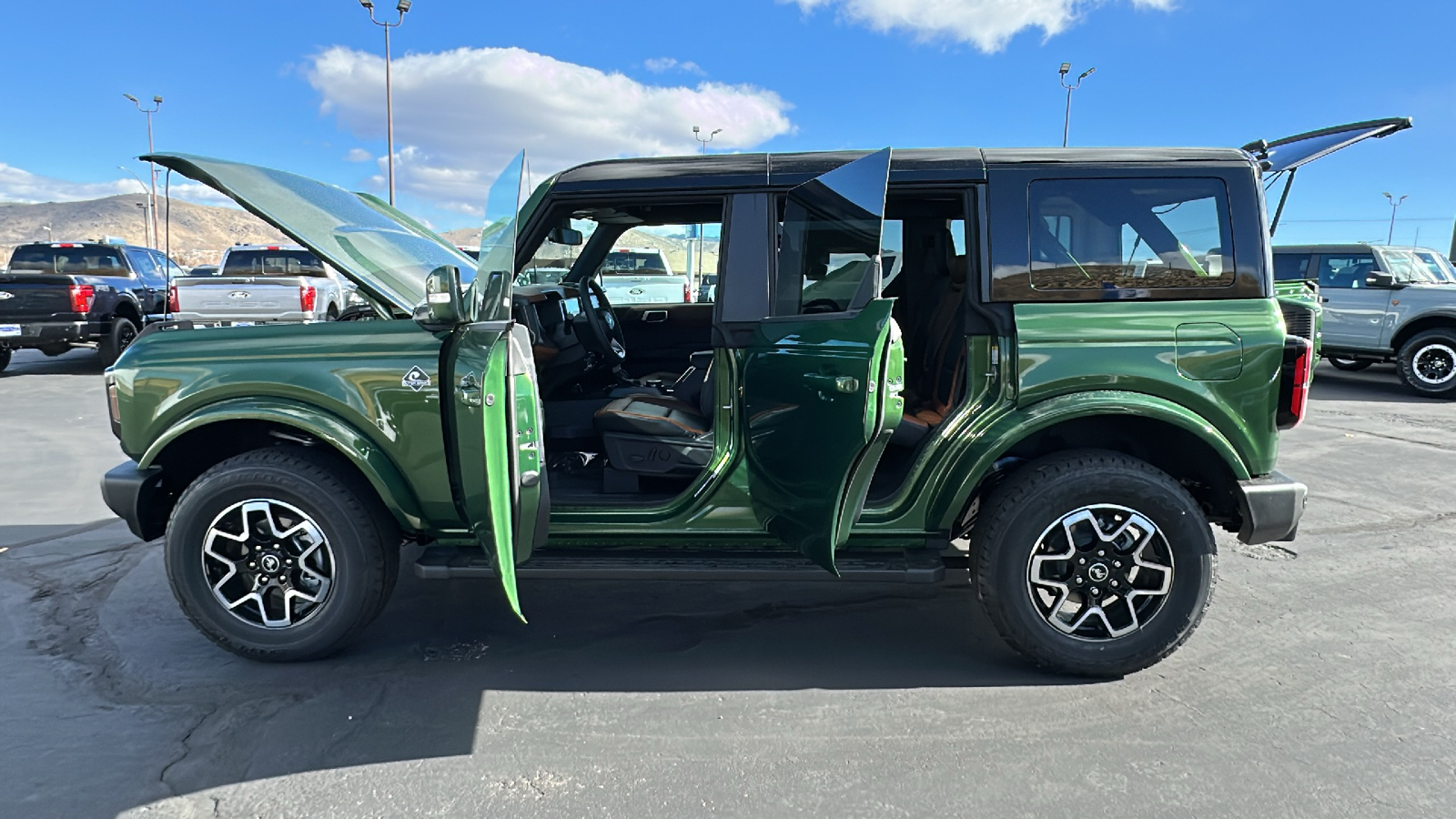 2024 Ford BRONCO Outer Banks 13