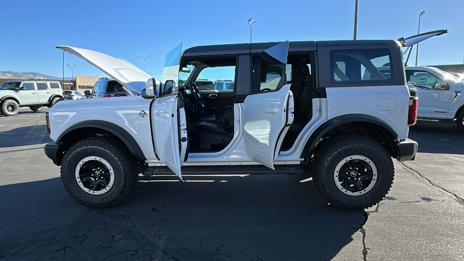 2024 Ford BRONCO Outer Banks 13