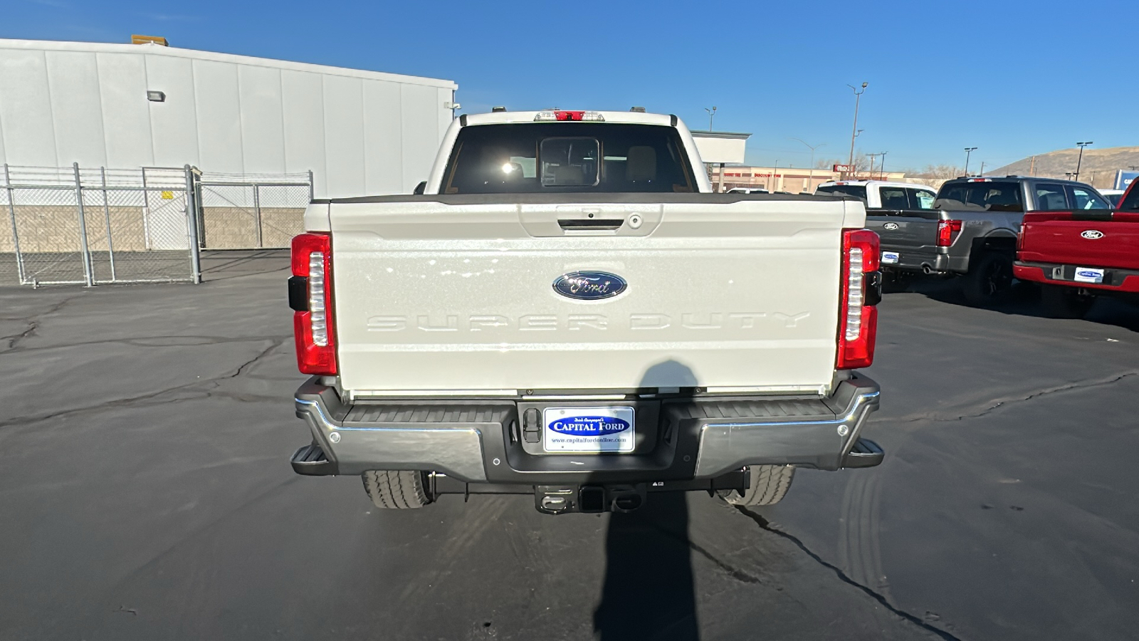 2024 Ford S-DTY F-350 SRW Lariat 4