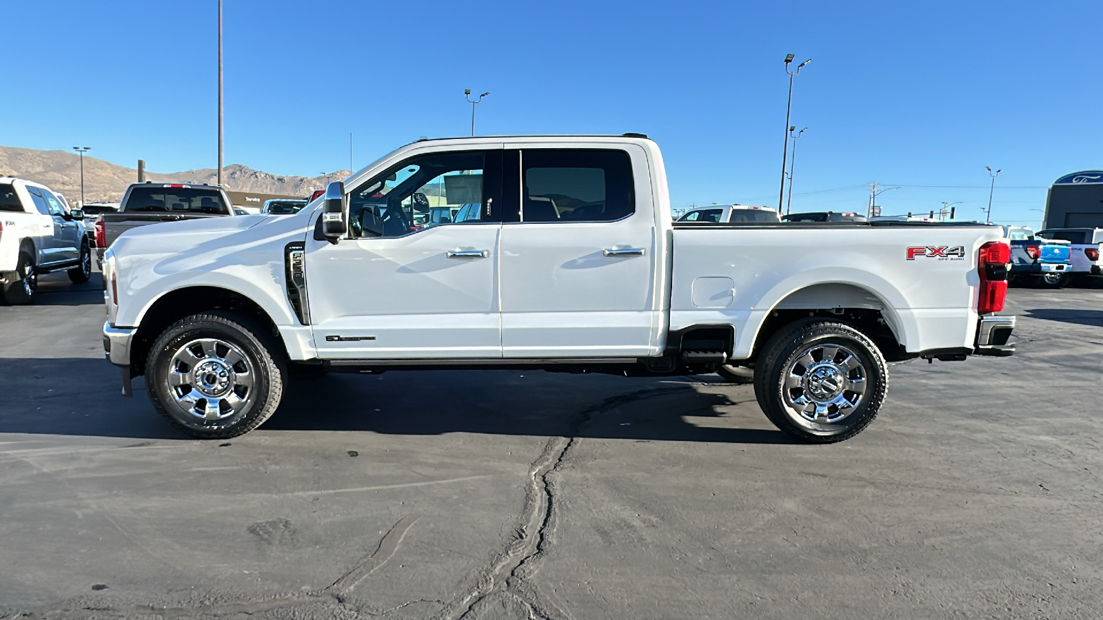 2024 Ford S-DTY F-350 SRW Lariat 6