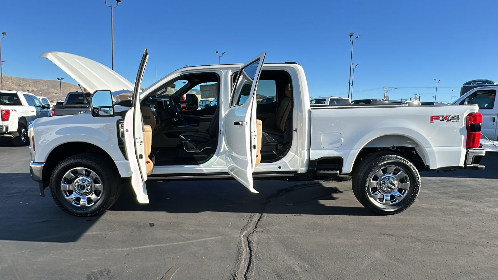 2024 Ford S-DTY F-350 SRW Lariat 13