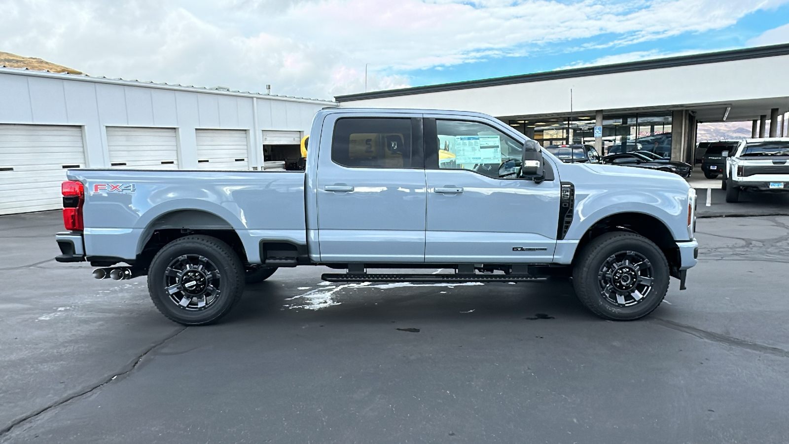 2024 Ford S-DTY F-250 Lariat 2