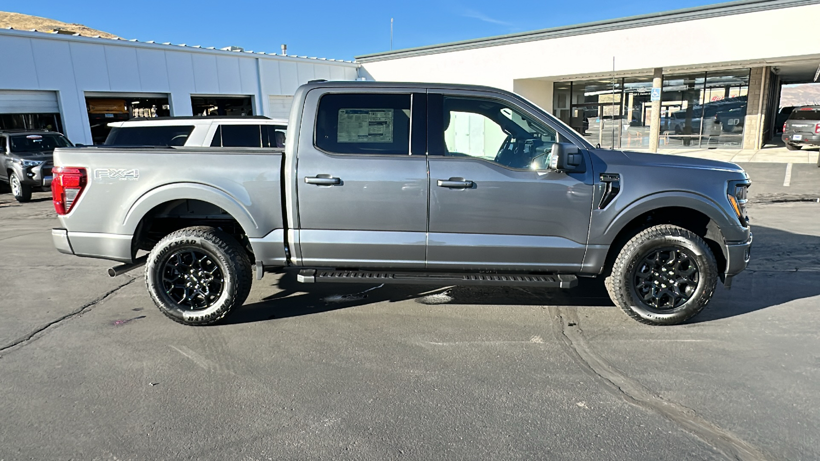 2024 Ford F-150 SERIES XLT 2