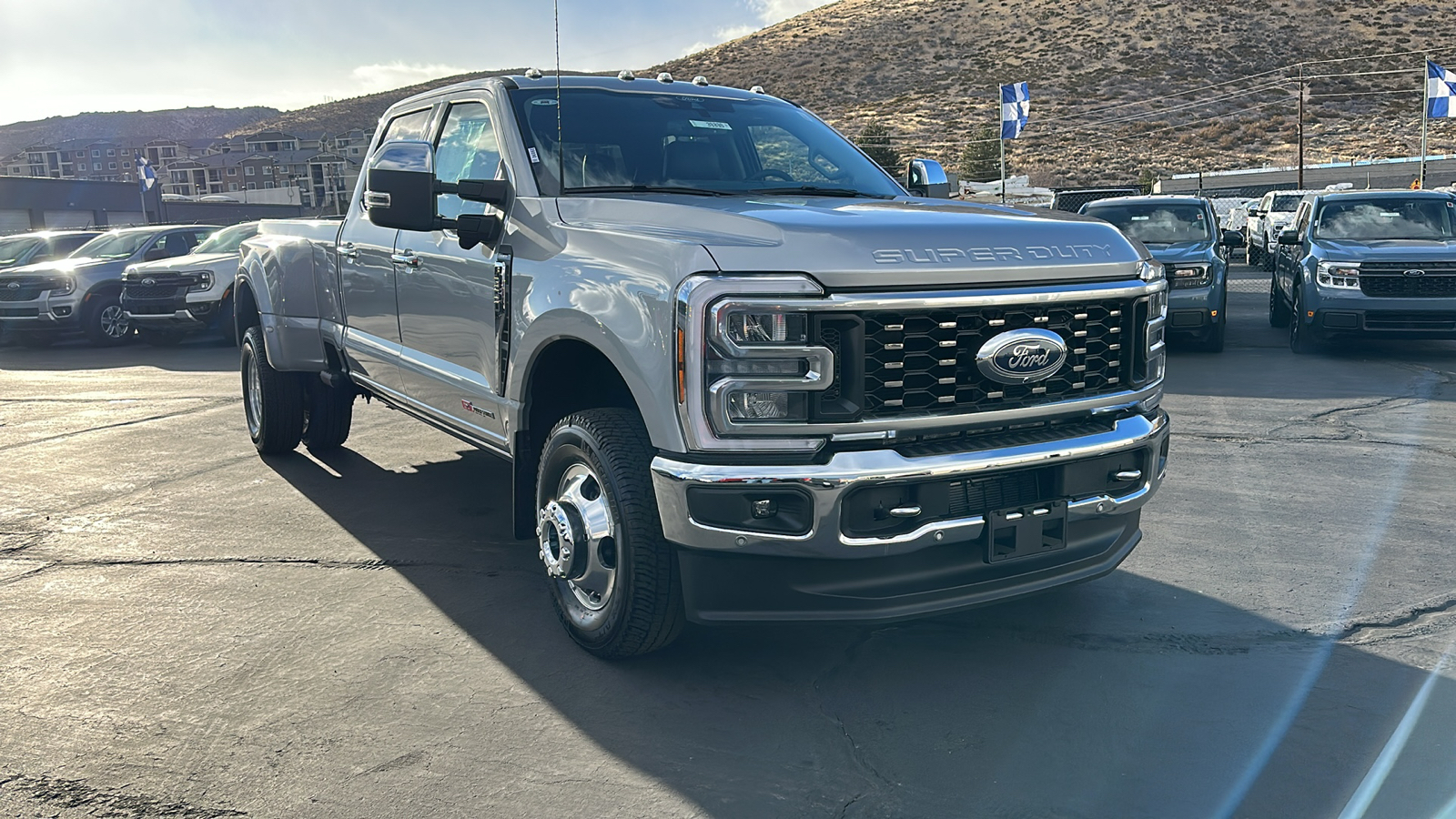 2024 Ford S-DTY F-350 DRW Lariat 1