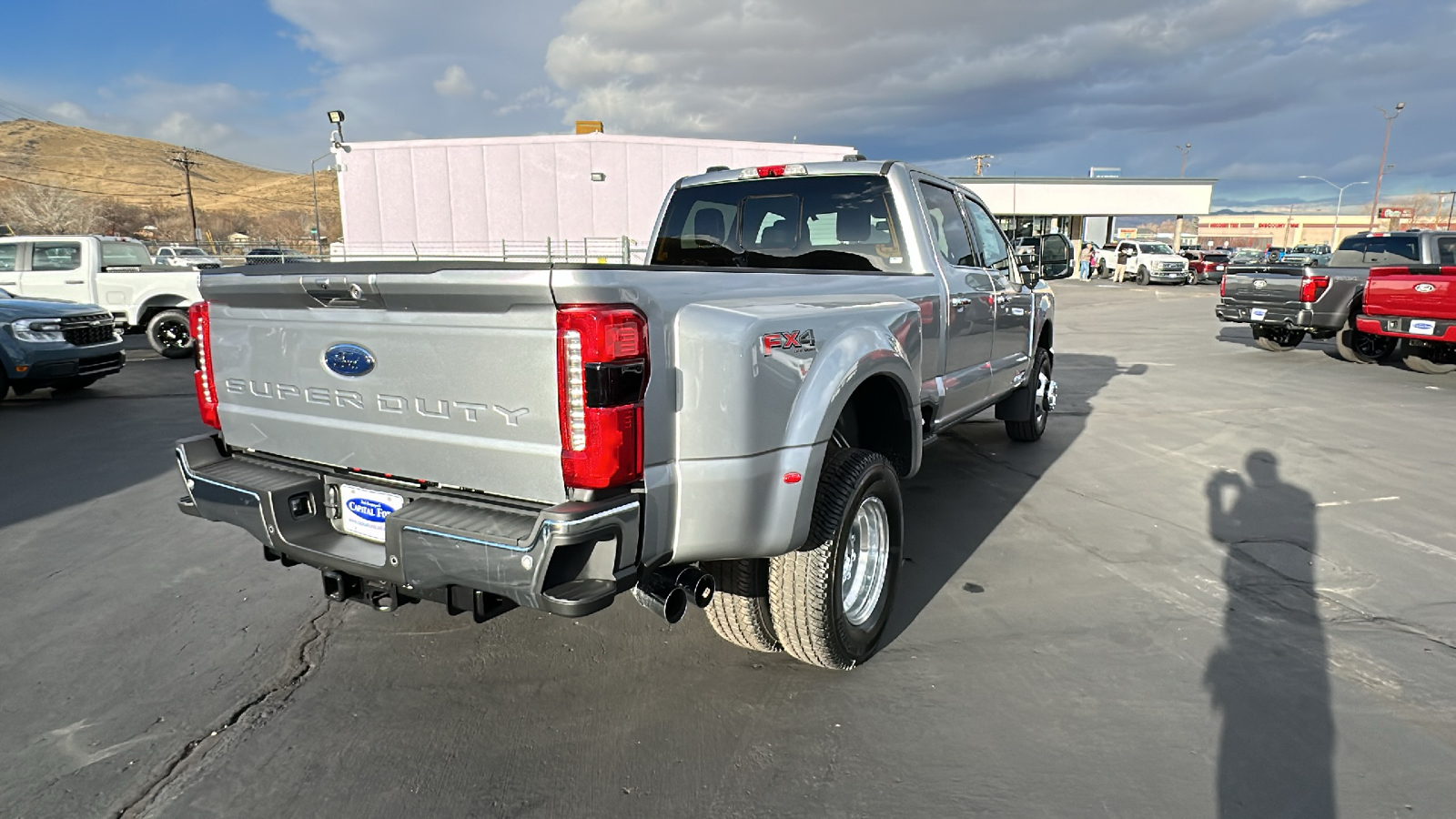 2024 Ford S-DTY F-350 DRW Lariat 3