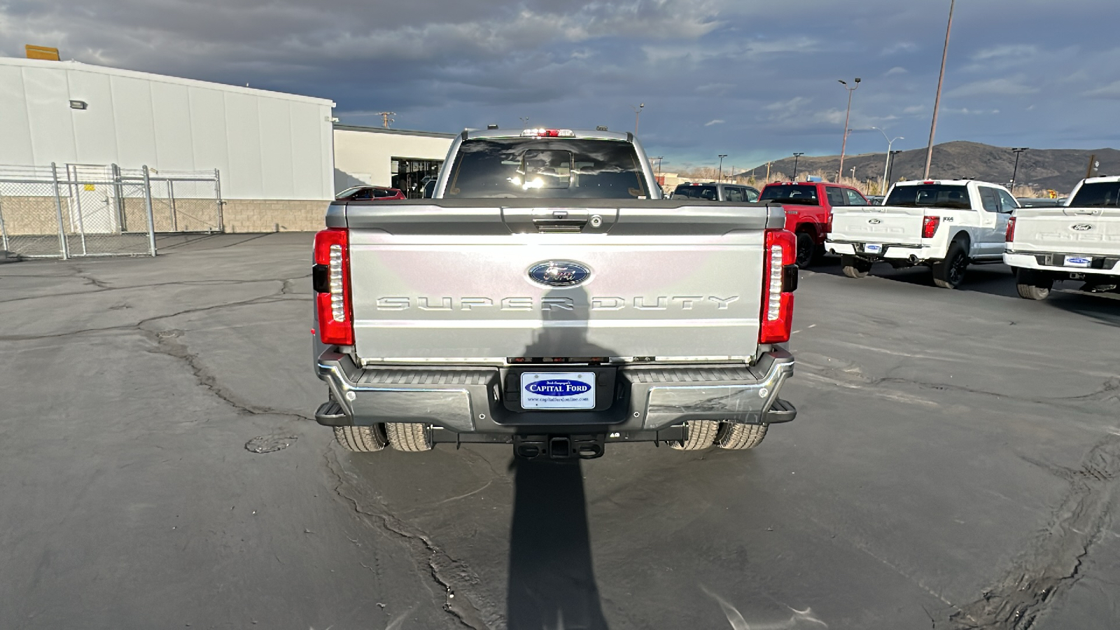 2024 Ford S-DTY F-350 DRW Lariat 4