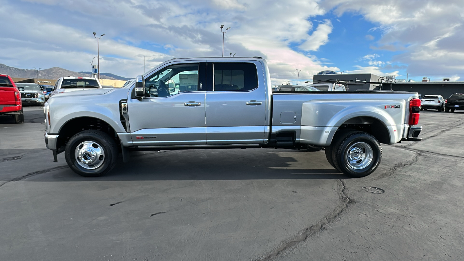 2024 Ford S-DTY F-350 DRW Lariat 6