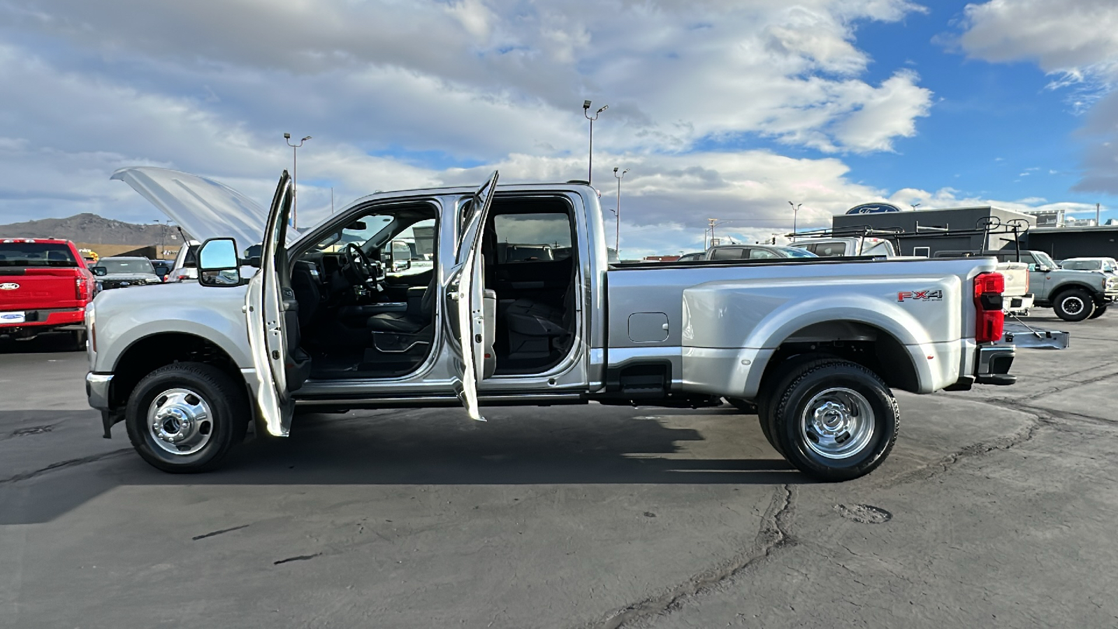 2024 Ford S-DTY F-350 DRW Lariat 13