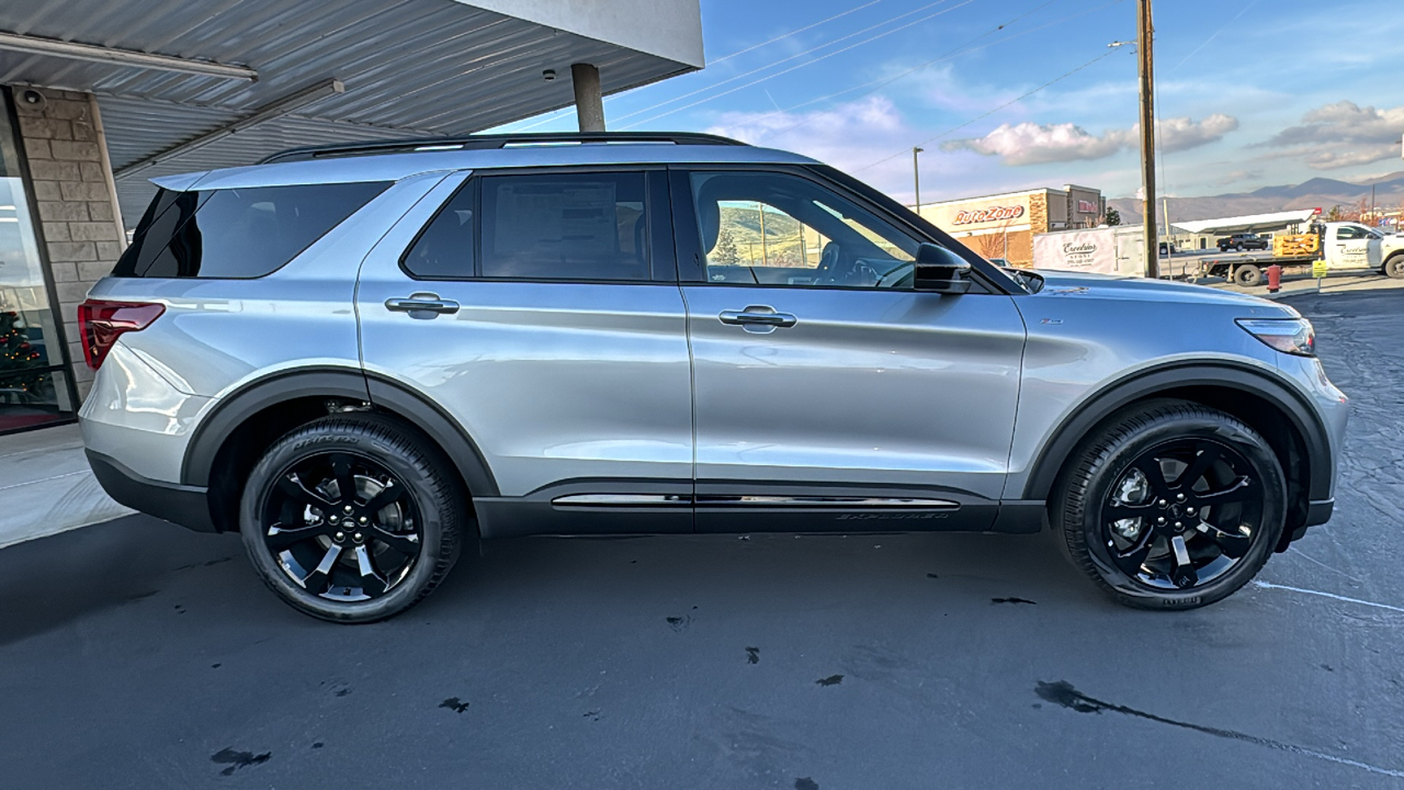 2023 Ford Explorer ST-Line 2