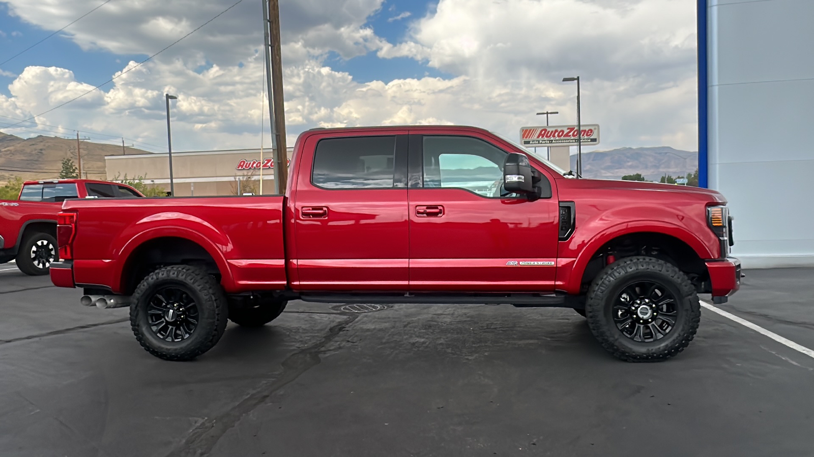 2022 Ford Super Duty F-350 SRW LARIAT 2