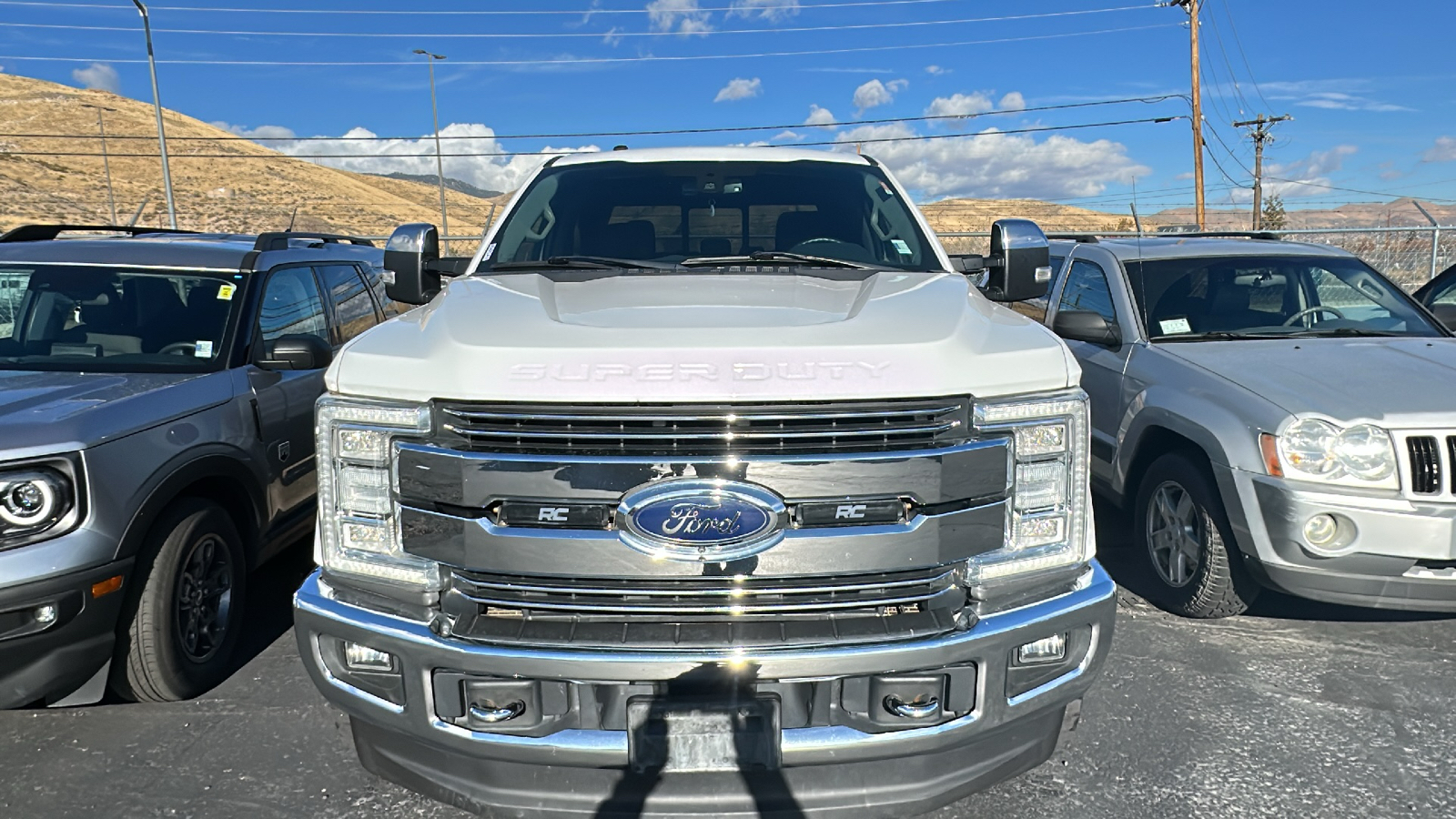 2017 Ford Super Duty F-350 SRW Lariat 2