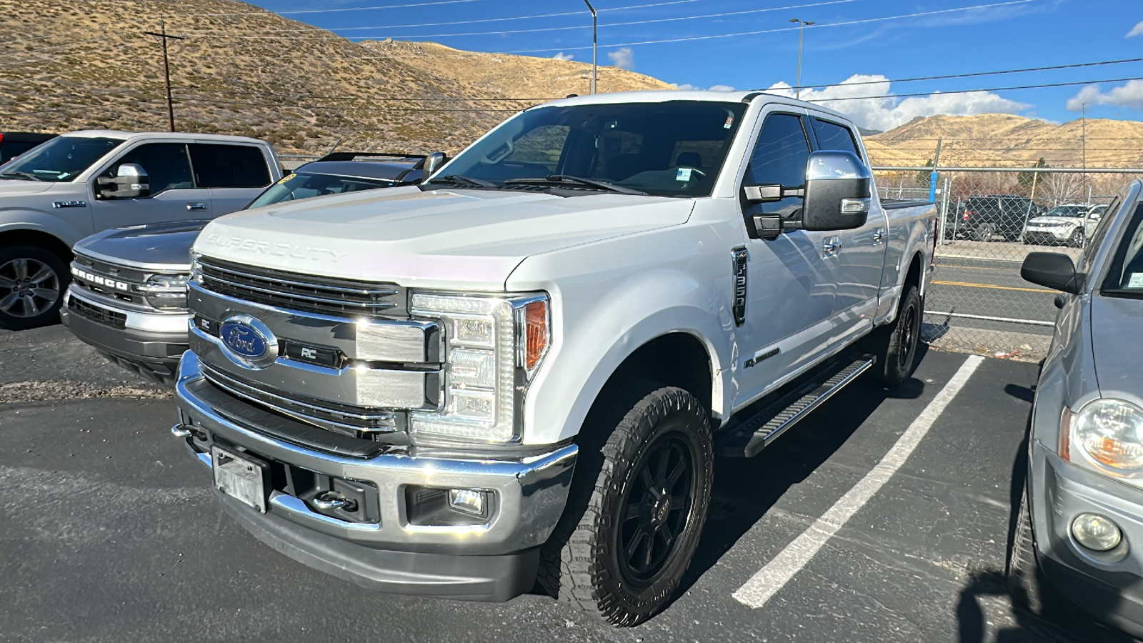 2017 Ford Super Duty F-350 SRW Lariat 3