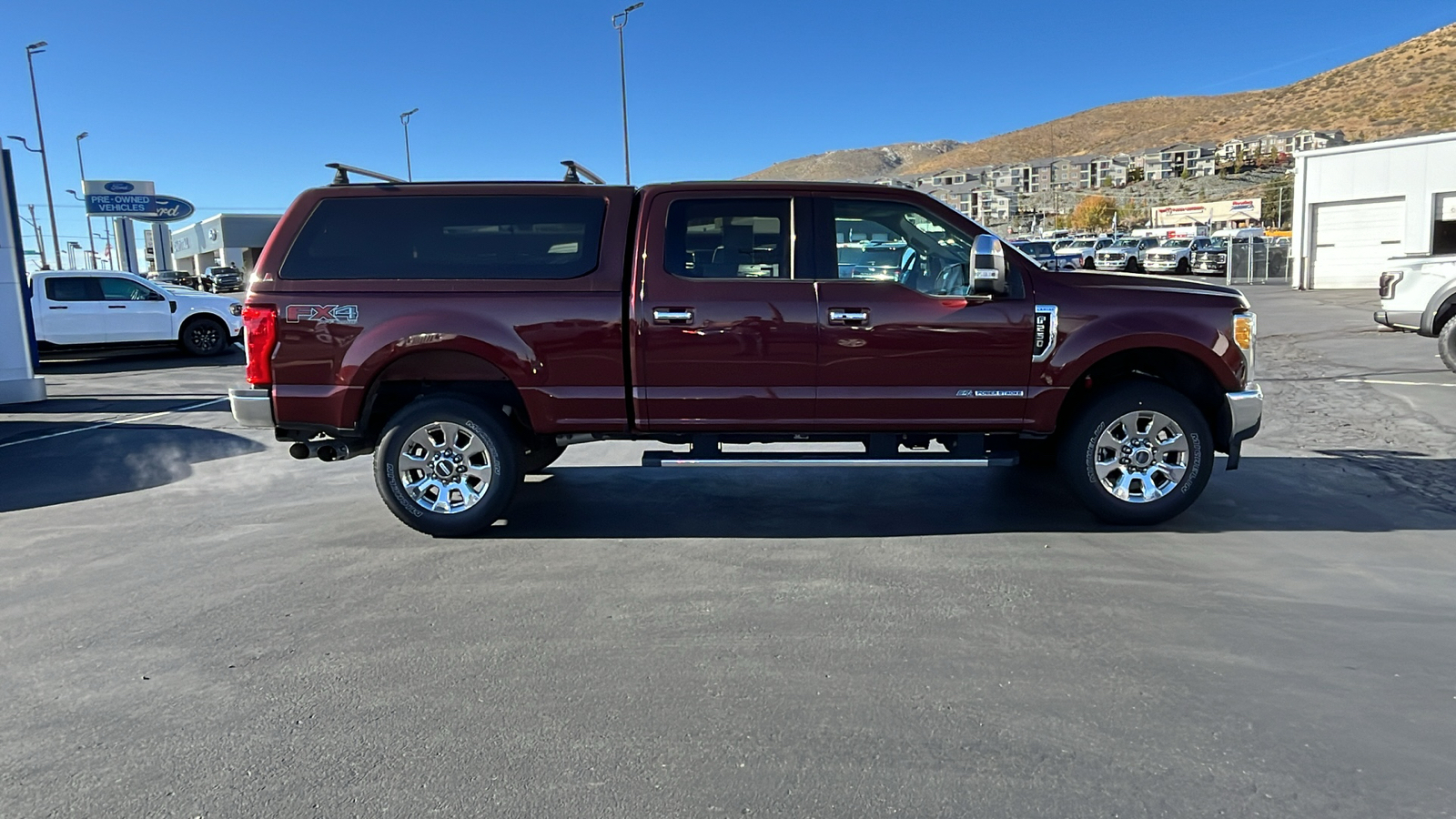 2017 Ford Super Duty F-250 SRW Lariat 2