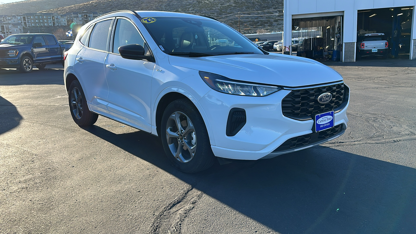 2023 Ford Escape ST-Line 1