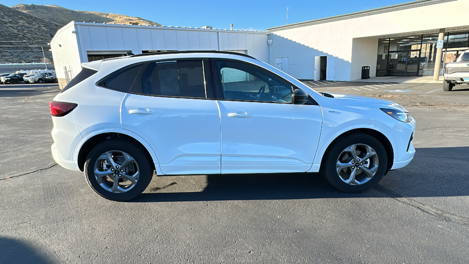 2023 Ford Escape ST-Line 2