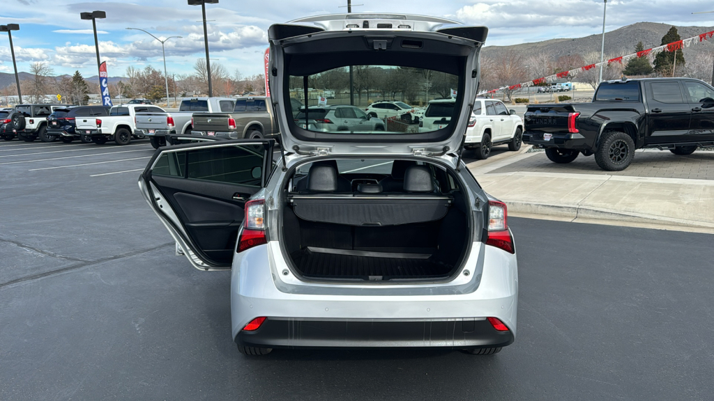 2019 Toyota Prius XLE 10