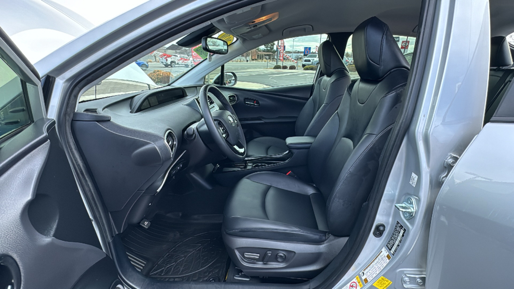2019 Toyota Prius XLE 12