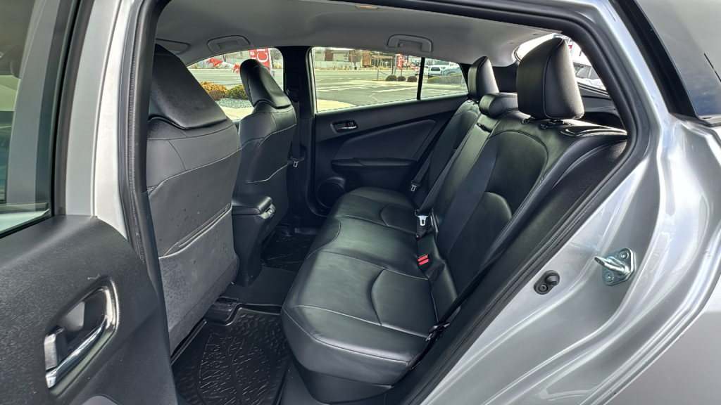 2019 Toyota Prius XLE 16