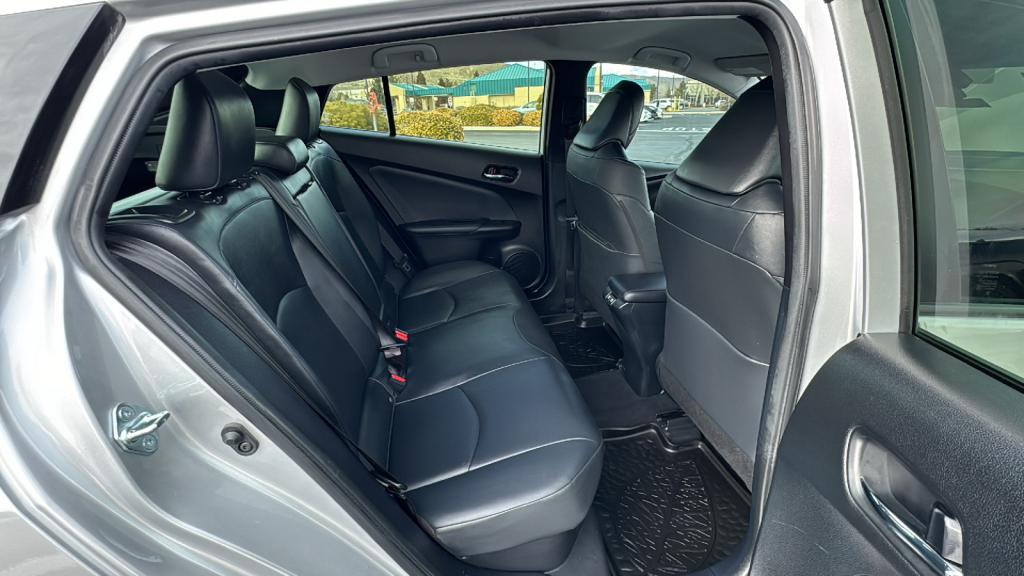 2019 Toyota Prius XLE 18