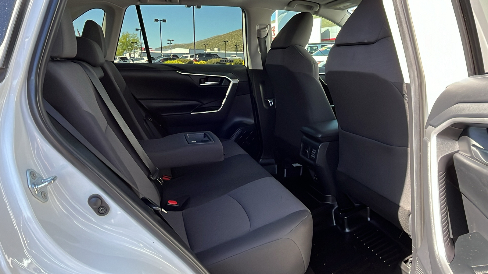 2019 Toyota RAV4 XLE 19
