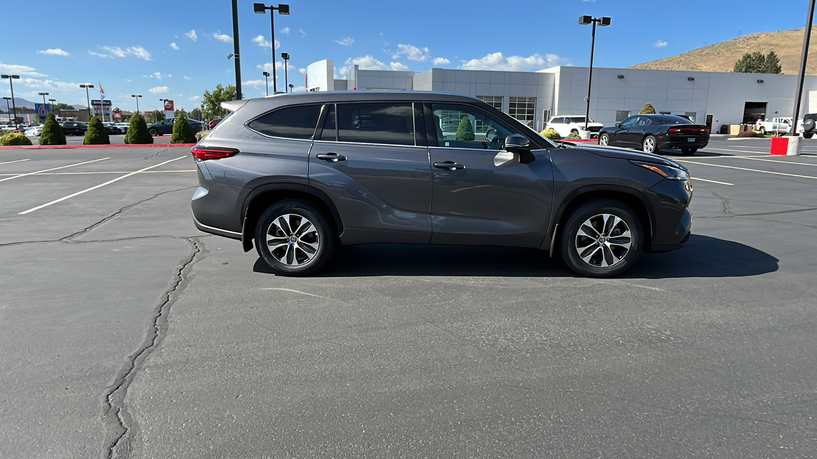 2021 Toyota Highlander XLE 2