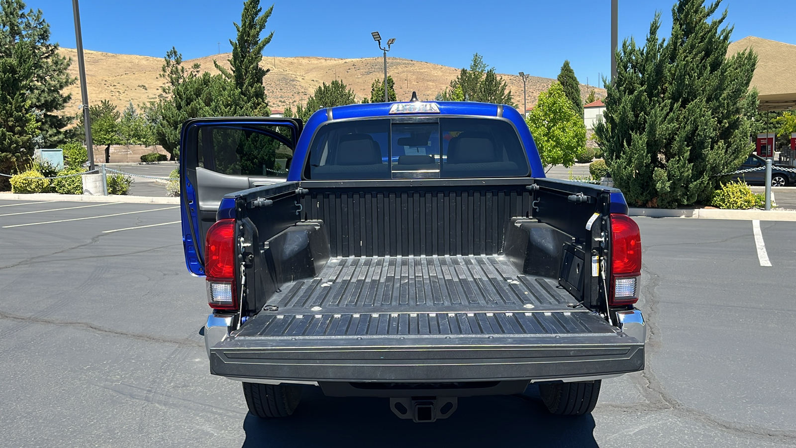 2022 Toyota Tacoma 4WD SR5 10