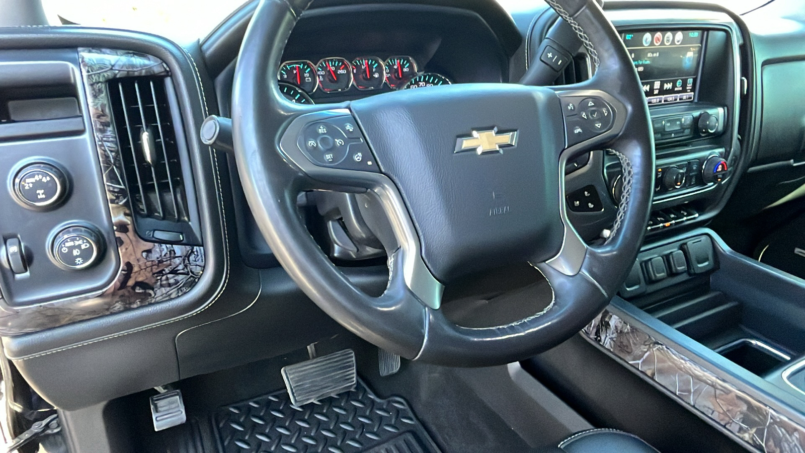 2017 Chevrolet Silverado 1500 LTZ 16