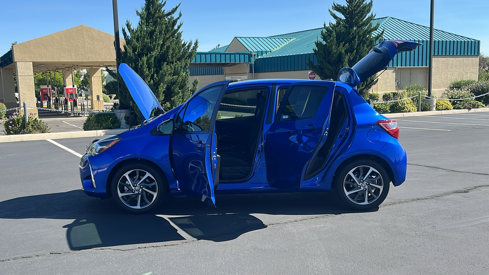 2018 Toyota Yaris SE 11