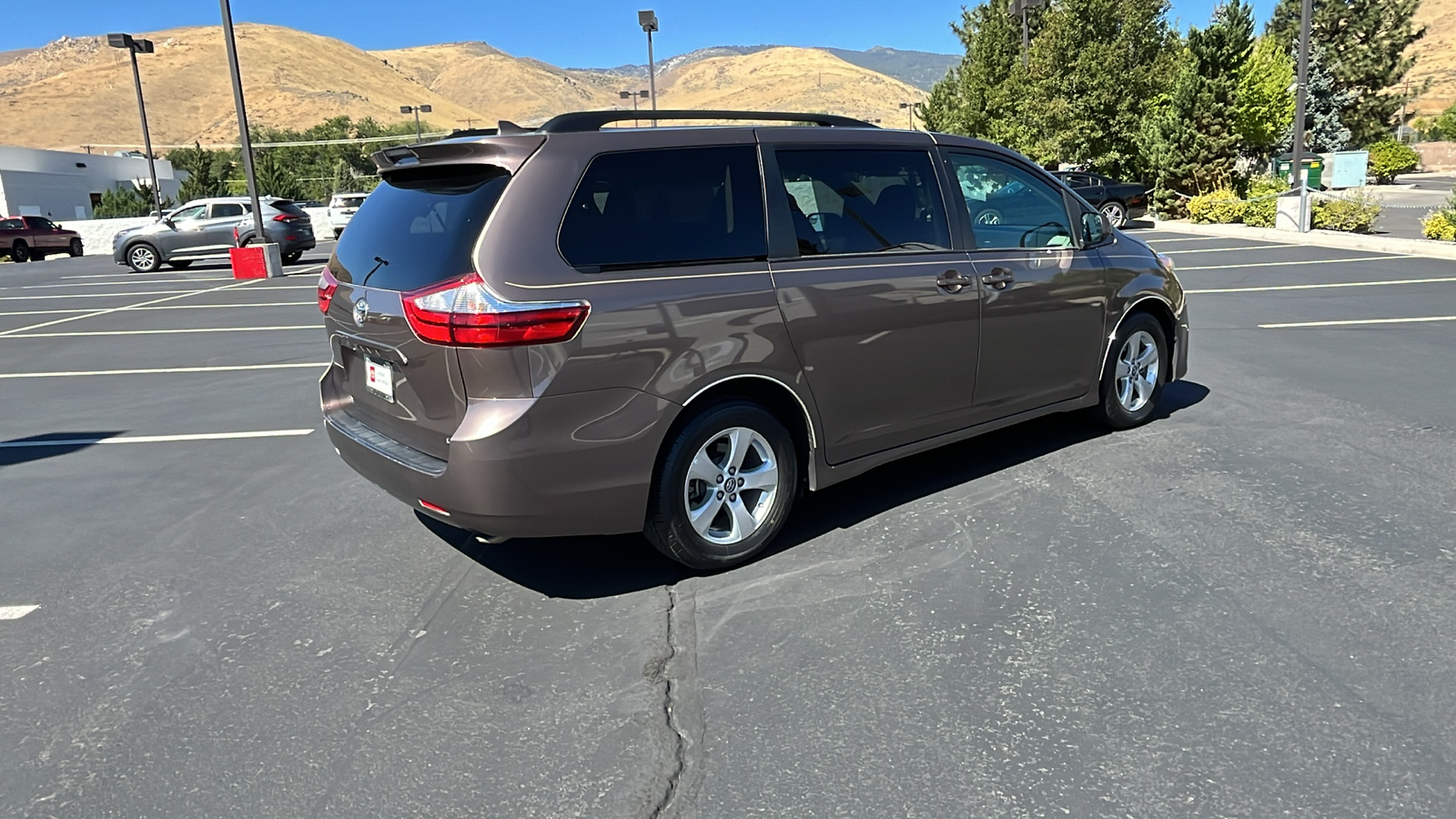 2018 Toyota Sienna LE 3