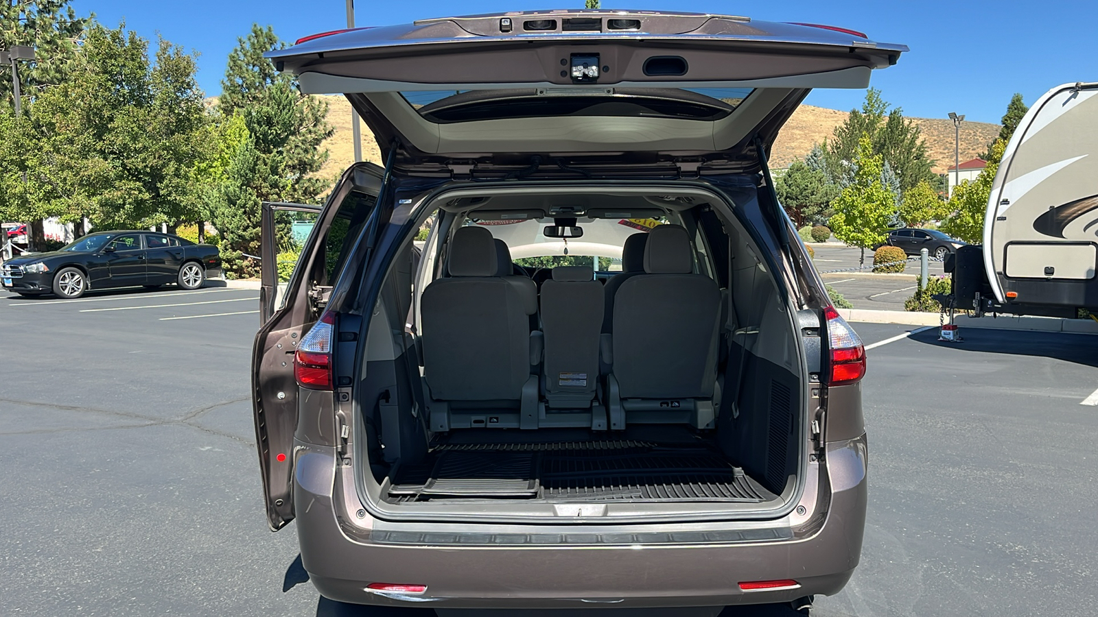 2018 Toyota Sienna LE 10