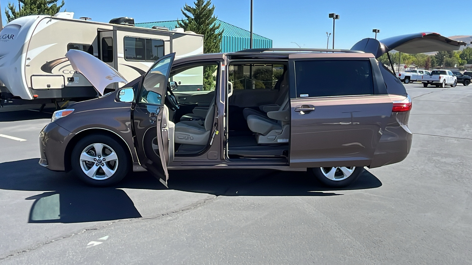 2018 Toyota Sienna LE 11