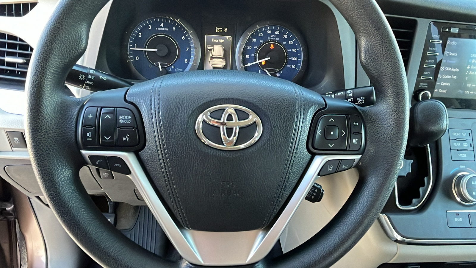 2018 Toyota Sienna LE 13