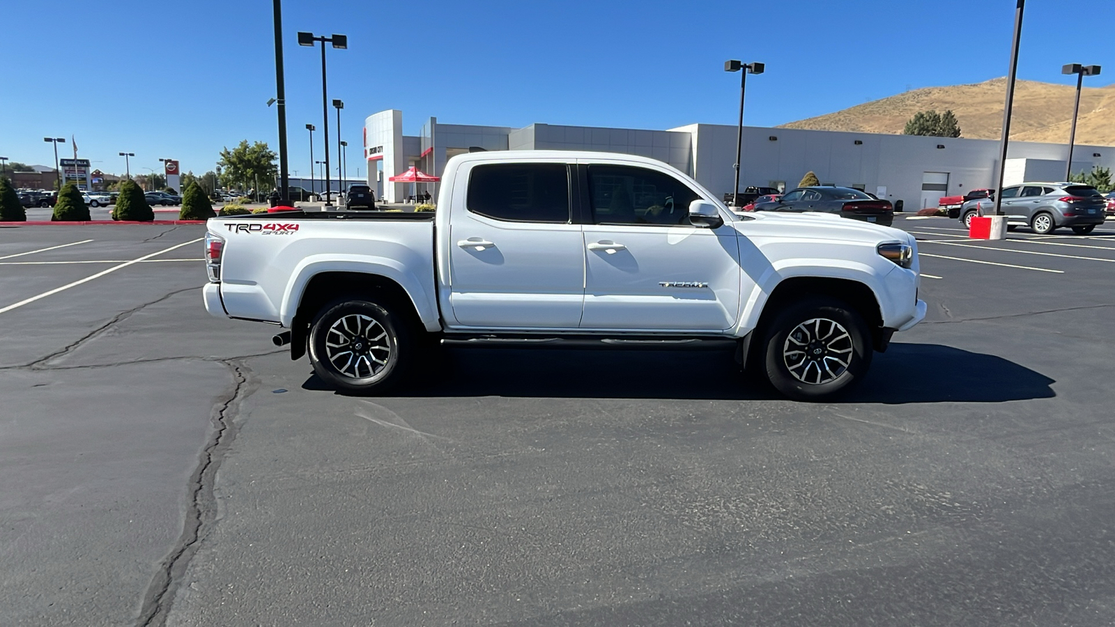 2022 Toyota Tacoma 4WD TRD Sport 2