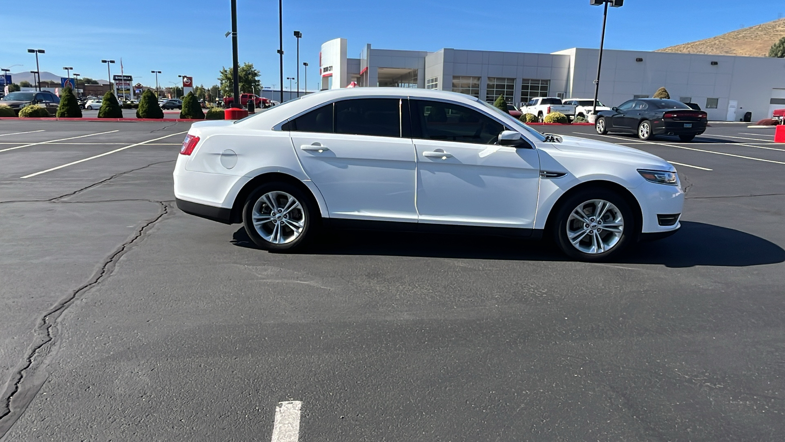 2015 Ford Taurus SEL 2